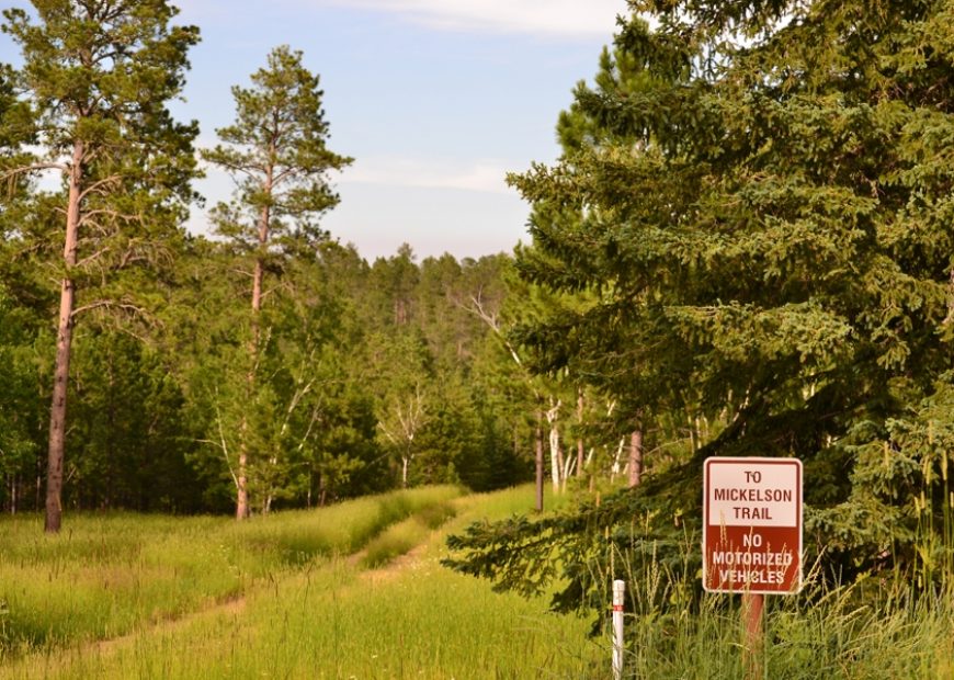 Sign leading to Mikelson trail