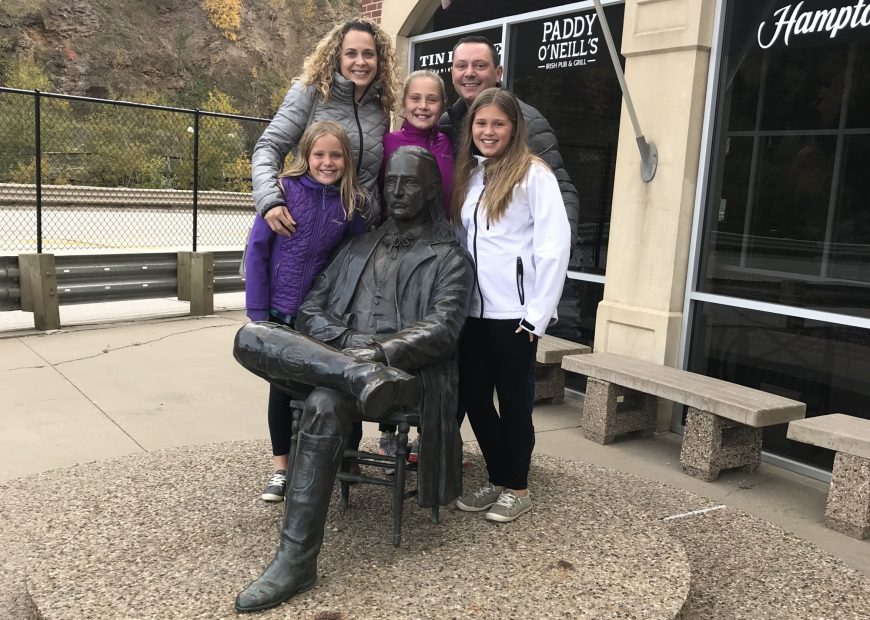 Family in front of a statue